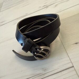 Elegant Black Leather Women's Belt